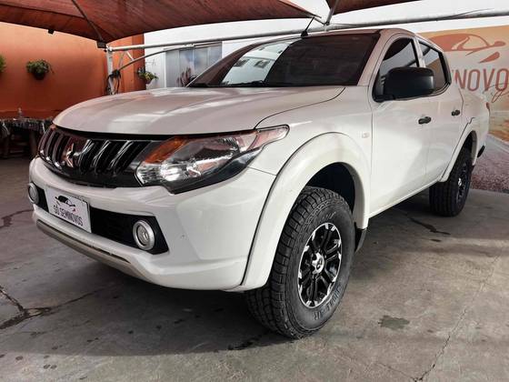 MITSUBISHI L200 TRITON 2.4 16V TURBO DIESEL GLS CD 4X4 AUTOMÁTICO